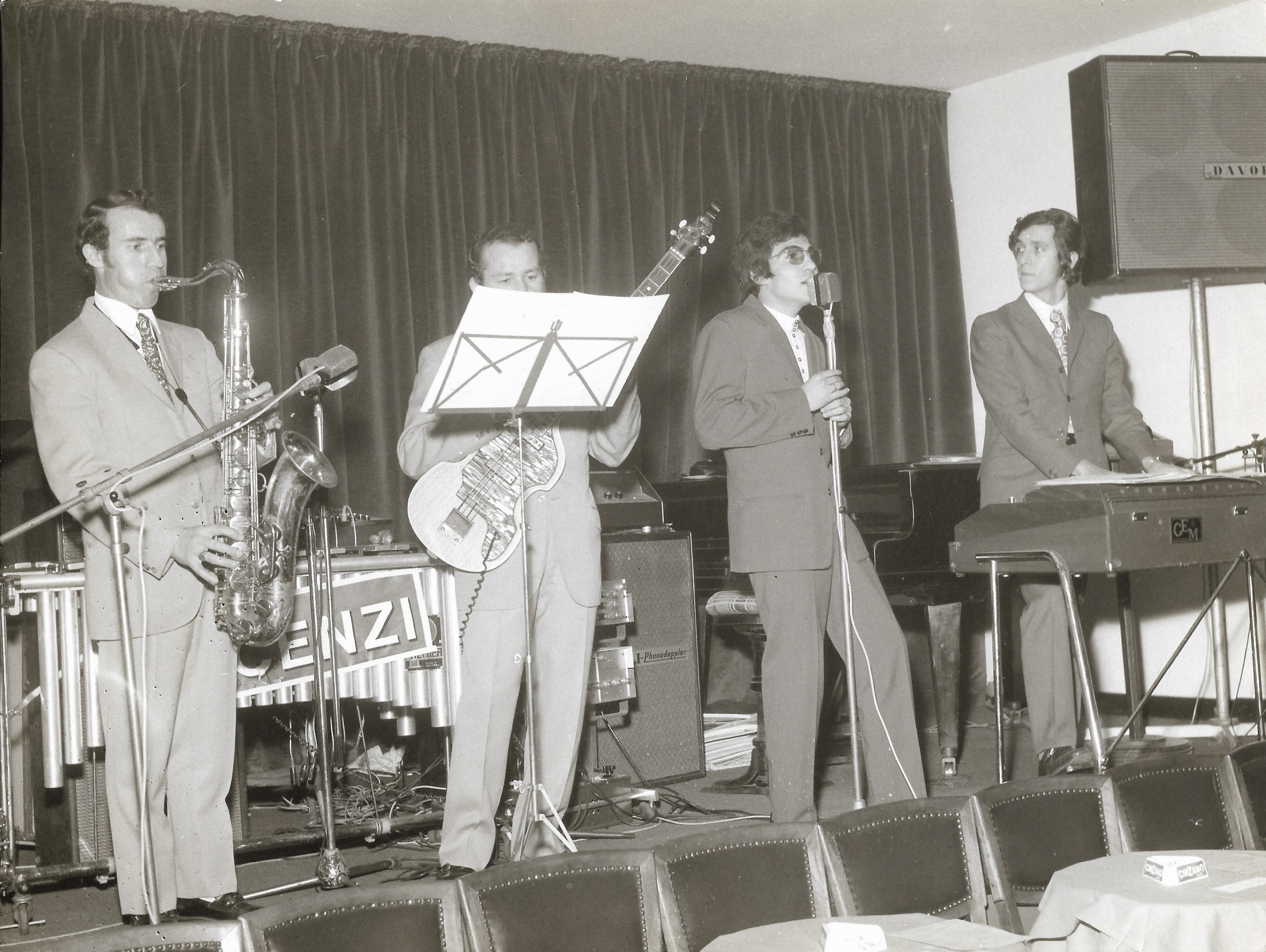 1971 - concorso teatro Carignano cantante Toni Asquino con l'orchestra