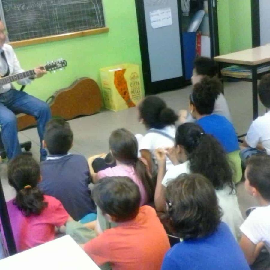 2001 - Toni Asquino nelle scuole torinesi